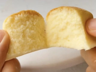 16、半熟芝士蛋糕,软嫩轻盈，芝士和奶香味超浓郁，保证你好吃到停不下来，一次就爱上。