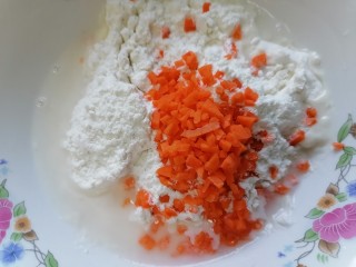 8、鳕鱼饼,放入胡萝卜