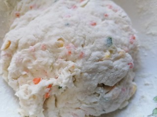 11、鳕鱼饼,将面糊搅拌均匀并揉成团