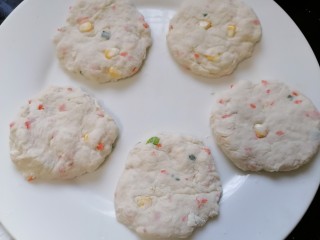 12、鳕鱼饼,做成均匀的饼状