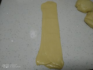 10、手撕面包,再擀成牛舌状