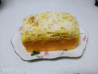 22、手撕面包,盛入盘中