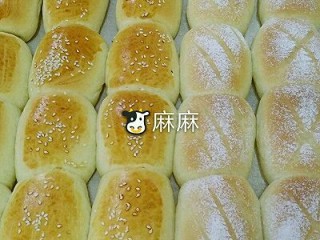 15、淡奶油餐包,170°烤制15分钟，上色加盖锡纸