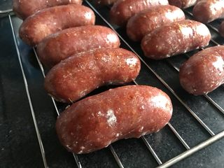 14、自制台湾烤肠,出炉。