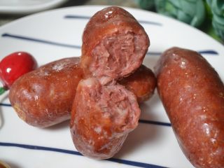 15、自制台湾烤肠,满满的全是肉肉,吃的多放心啊!