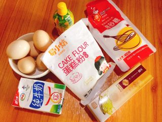 1、八寸小汽车夹心蛋糕,食材准备