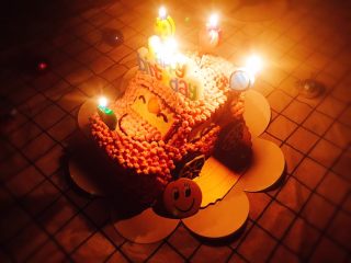 33、八寸小汽车夹心蛋糕,祝小宝5岁生日快乐