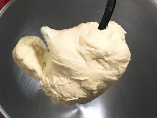 8、奶油吐司,继续揉面20分钟。