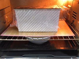 18、奶油吐司,送入烤箱两次发酵，方法同上也是60分钟。
