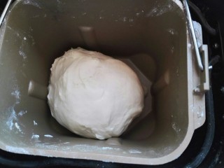 4、炼奶小土司,面包机揉35分钟到扩展阶段就可以了。