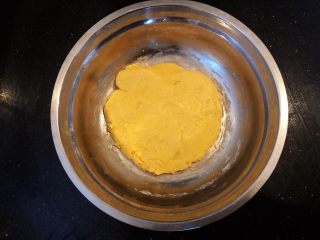 5、花生酥饼,5.搅拌均匀