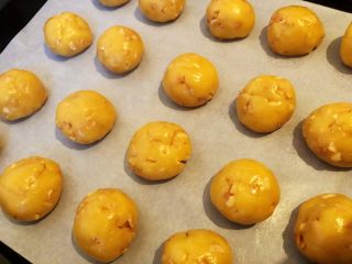 8、花生酥饼,8.把面团揉搓成20g大小的小球