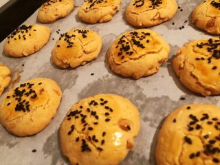 14、花生酥饼,14.烤的时候要随时观察上色问题,避免烤焦