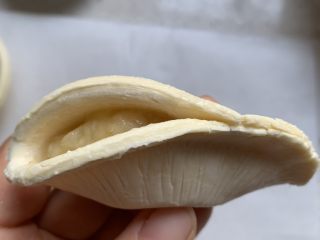 6、香蕉酥,捏紧