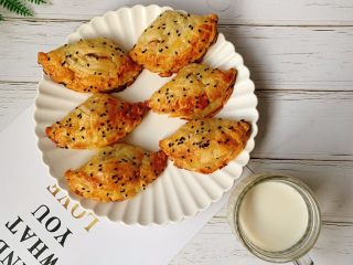 12、香蕉酥,再配一杯牛奶