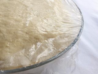 5、法式蓝带面包,发酵好的面团；