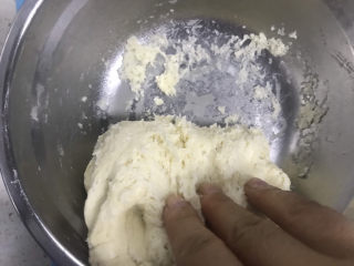 5、香蕉芒果披萨????,发酵后，面团内部充满蜂窝组织