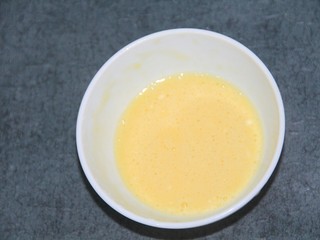 7、炸香蕉球,搅匀