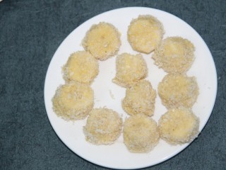 12、炸香蕉球,全部都这样做