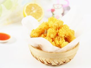 14、香烤鱼米花,鱼米花就完成了，沾上甜辣酱，外脆里嫩，还带点辣，真的很不错哦。