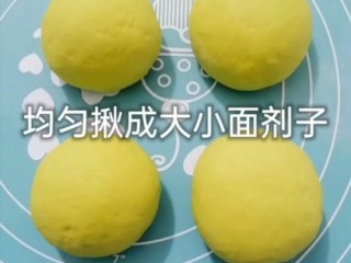 8、菠菜汁发面小饼,均匀揪成大小面剂子