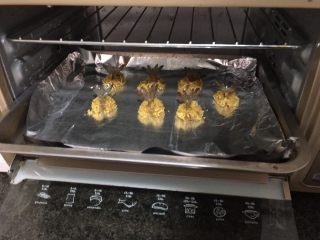 11、家有烤箱.蝴蝶虾,180度中层，4分钟！虾变熟即可