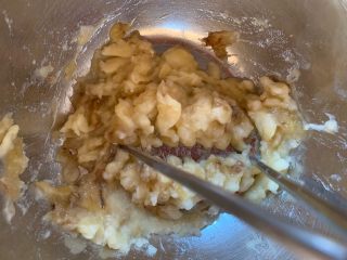 2、妈妈的蛋糕,香蕉压泥