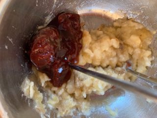 3、妈妈的蛋糕,放草莓酱