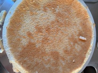 6、妈妈的蛋糕,蛋糕去边用剪刀目的防止抹奶油时漏边