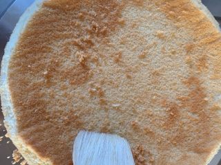 8、妈妈的蛋糕,刷子扫出蛋糕粒