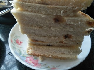 5、懒人料理西多士,切好西多胚子，能做6个西多士。