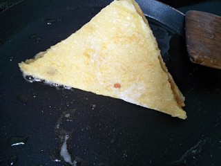 12、懒人料理西多士,坚起吐司三边侧面也要煎