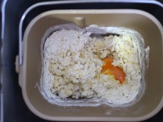 2、沙琪玛,选择和面按钮后,视情况加入第四个鸡蛋