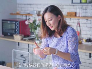 13、15分钟做个蓬蓬的舒芙蕾,刮平之后可以用纸巾延烤碗边擦掉粘在碗边的面糊，这样有助于舒芙蕾爬升