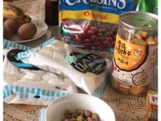 1、开心雪花酥〈快手版〉,材料备齐。