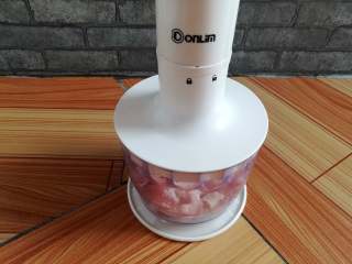 6、梅干菜烧饼,装上绞肉机的电机头