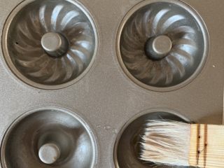 8、博文的甜甜圈,刷油