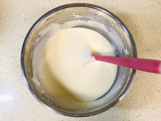 16、酸奶芝士蛋糕,调和后样子是光滑细腻的