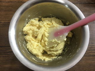 7、蔓越莓曲奇饼干,搅拌均匀至无干粉。