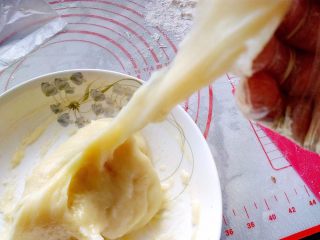 6、心相印红丝绒麻薯软欧,揉好的状态，Q弹，爽滑。