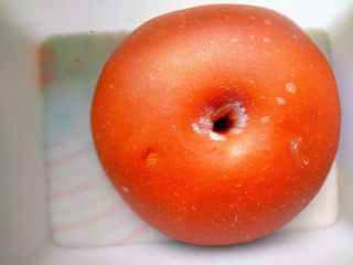 8、心相印红丝绒麻薯软欧,一发完成状态，用手蘸粉戳进面团里，不回缩，不塌陷，就可以了。