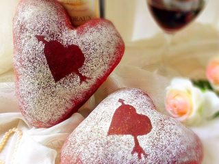 24、心相印红丝绒麻薯软欧,和美酒更搭哦。