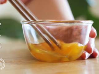 13、黄金虾球12m+(宝宝辅食),鸡蛋打散~