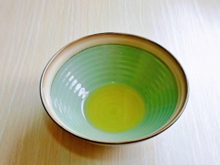 3、棉花蛋糕&不开裂不回缩方子,玉米油加热至纹路，不要太热哈！