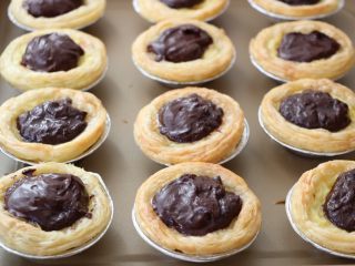 13、脏脏蛋挞,装入蛋挞中