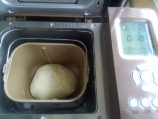 3、淡奶油柔软白吐司,再次启动和面程序20分钟。