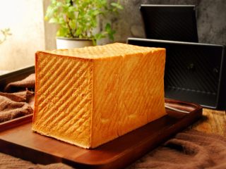 18、淡奶油柔软白吐司,成品图。