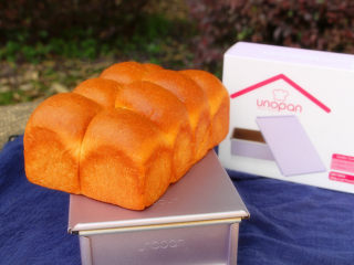 11、布里欧吐司,烤完立刻取出，轻震一下排出湿气，晾凉装保鲜袋常温保存即可。