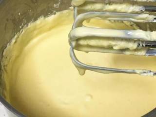 14、云石重芝士蛋糕,芝士糊细腻光滑，可以流动。