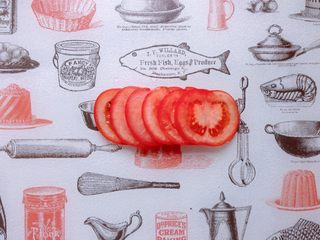 10、日式鸡胸肉蛋三明治,番茄洗净，切片备用